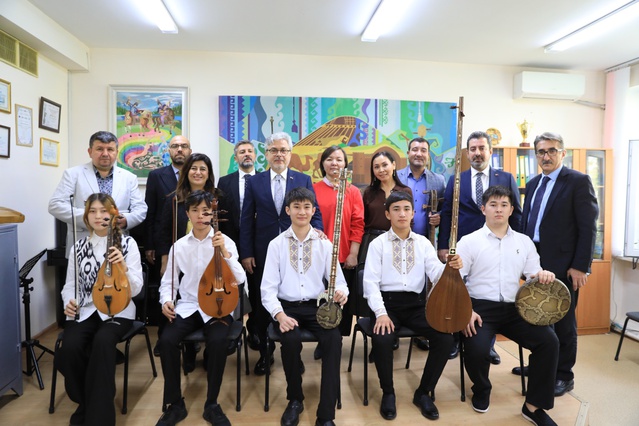 MEB Bakan Yardımcısı Yelkenci, Almatı'da okullarda müzik eğitimi incelemesi yaptı