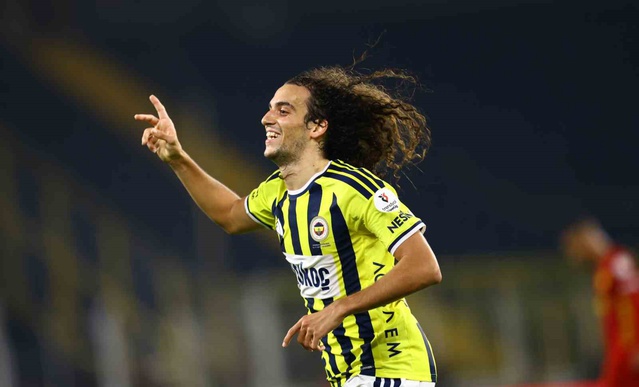 Fenerbahçe sahasında Göztepe'ye 2-1 yenilerek üst üste ikinci mağlubiyetini aldı