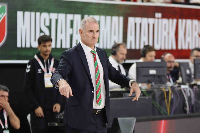 Karşıyaka, Fenerbahçe'ye 97-72 yenilerek bu sezon ilk iç saha yenilgisini aldı