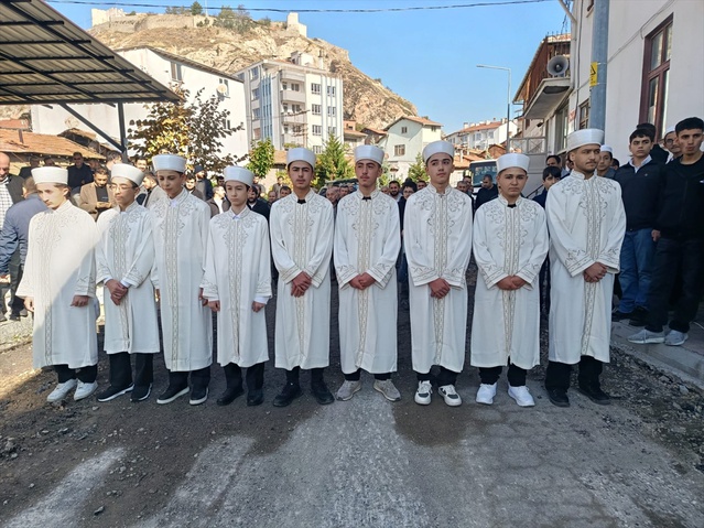 Çorum İskilip'te 9 hafıza icazet belgesi Köprübaşı Hanönü Camisi'nde törenle verildi