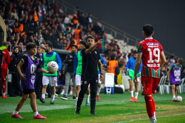 Karşıyaka, Uysal yönetiminde Söke 1970 SK'yı 2-1 mağlup edip play-off yarışına girdi.