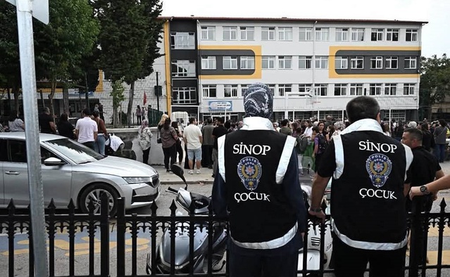 Sinop'ta okul servisi ve çevresi jandarma ile polis ekiplerince denetleniyor