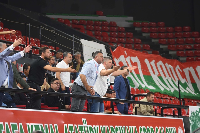 Karşıyaka, cezası nedeniyle boş tribünler önünde Galatasaray'ı uzatmada 87-81 yendi