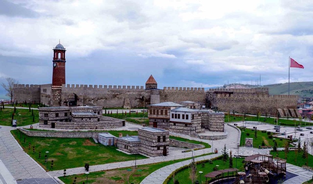 İki arşiv belgesi Ayşe Çavuş'un ateş altındaki hizmetini ve madalyasını ortaya koydu