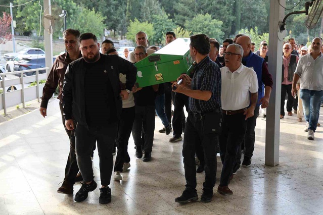 Ayvalık'ta tekne kazasında ölen KBB Uzmanı Dr. Bingüllü defnedildi