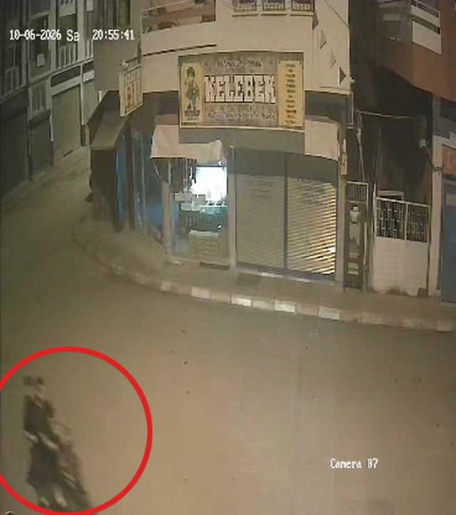Adana Kozan'da elektrikli bisiklete çarpan otomobil sürücüsü kaçtı, 2 kişi yaralandı
