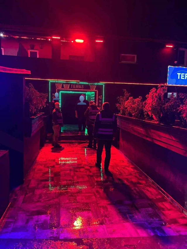 Zonguldak Defterdarlığı, Çaycuma ve Gökçebey'deki eğlence mekanlarına ceza kesti