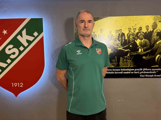 Karşıyaka Başantrenörü Markovic, Fenerbahçe maçını taraftar önündeki ilk sınav gördü