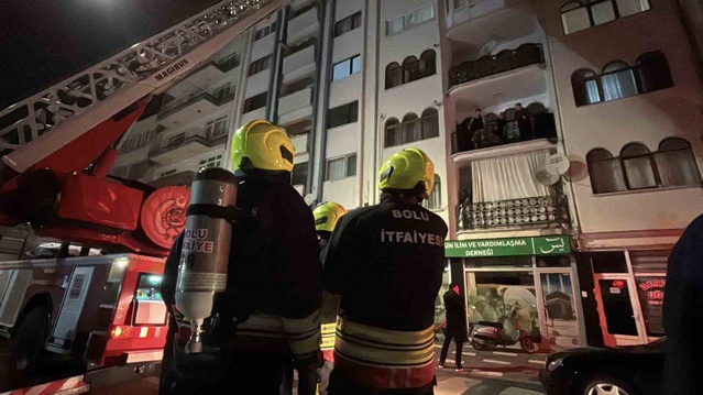 Bolu'da 6 katlı apartmanın çatısındaki duman ihbarı asılsız çıktı