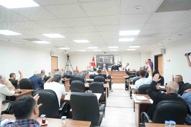 Turgutlu Belediyesi Meclisi kamyon garajının Manisa'ya bedelsiz devrini onayladı
