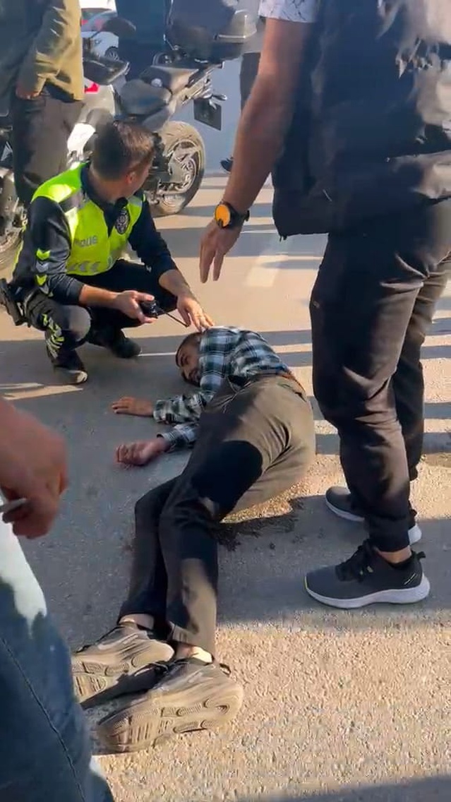 Bursa İnegöl'de özel halk otobüsü yayaya çarptı, Muhammed T. (24) yaralandı
