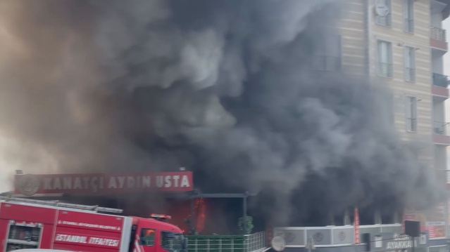 Arnavutköy'de restoran yangınını itfaiye söndürdü, ölen yaralanan olmadı