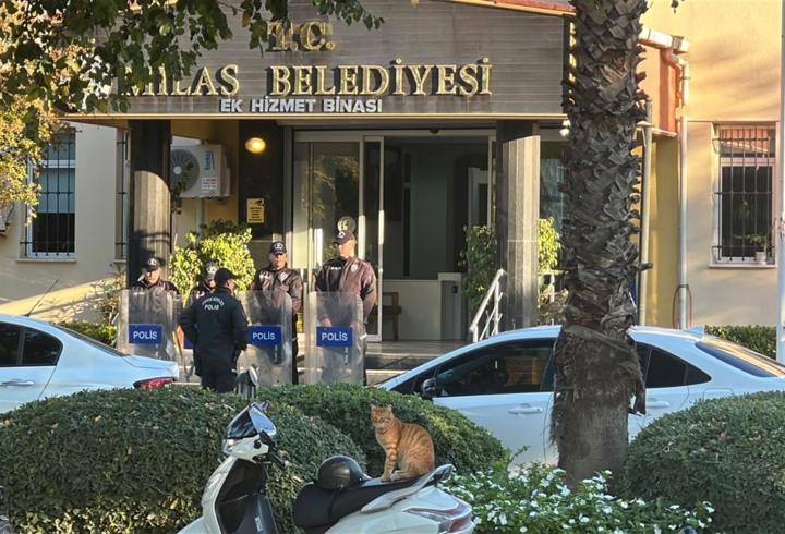 Milas Belediyesi'ne operasyon: 29 şüpheli gözaltında