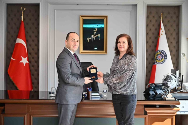 Eskişehir'de emekli emniyet personeli İl Müdürü Yılmaz'ın katılımıyla yemekte buluştu