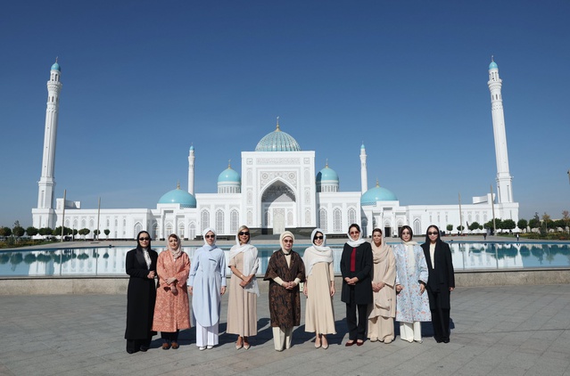 Emine Erdoğan, İmam Buhari Anıt Kompleksi'ni ziyaret etti