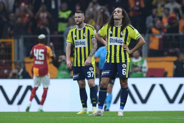 Fenerbahçe Galatasaray'a 2-1 yenildi, galibiyet serisi bitti, puan farkı 6'ya çıktı