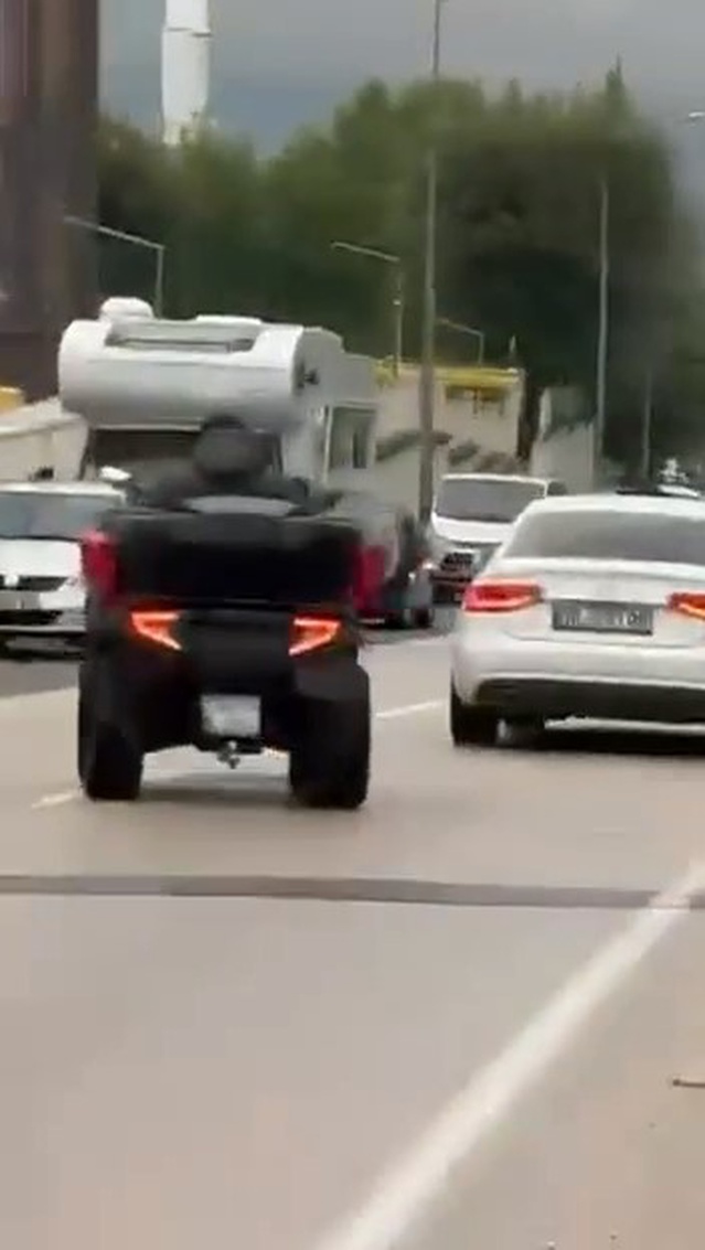 Bursa Nilüfer'de ATV'li sürücünün trafikte drift ve makas anları kameraya yansıdı