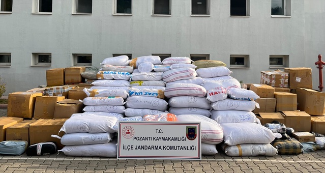 Adana'da iki tırda 6 ton kaçak tütün ele geçirildi