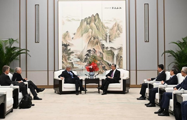 Wang Yi, yapay zekada Çin-ABD ortak yönetiminin mümkün olduğunu belirtti