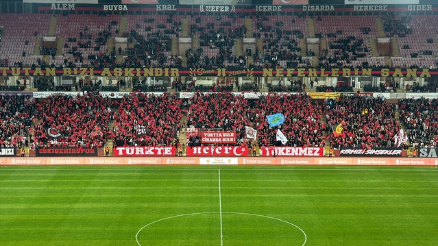 Eskişehirspor taraftarları, Iğdır FK maçı öncesi Cumhuriyet Bayramı'nı kutladı