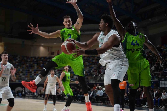 Körfez Basket, TOFAŞ'a 71-69 mağlup oldu