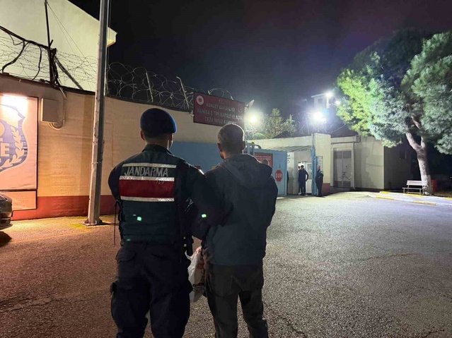 Manisa Turgutlu'da 21 yıl 4 ay cezalı firari JASAT timlerince yakalanıp tutuklandı