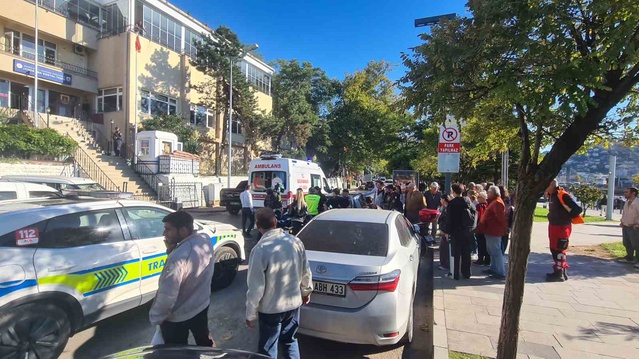 Zonguldak'ta motosiklet otomobile çarptı, 17 yaşındaki sürücü ağır yaralandı