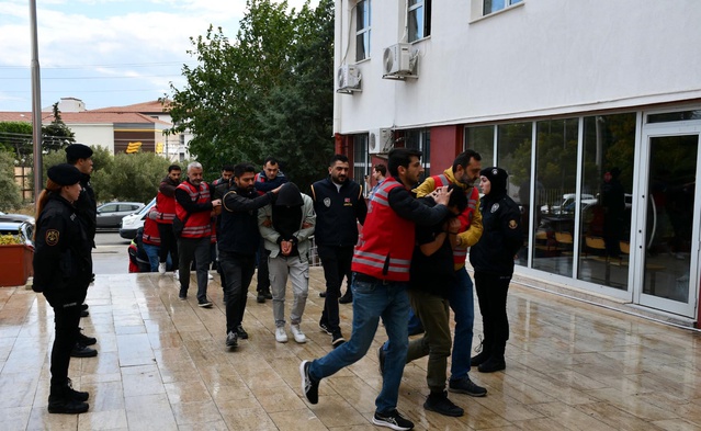 Tekirdağ Şarköy'de emekliyi 19 milyon lira dolandıran 11 şüpheliden 9'u tutuklandı