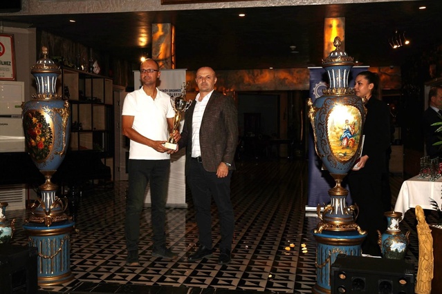 ÇOSB'de düzenlenen 18. futbol, 16. tenis turnuvası ödüllerle tamamlandı
