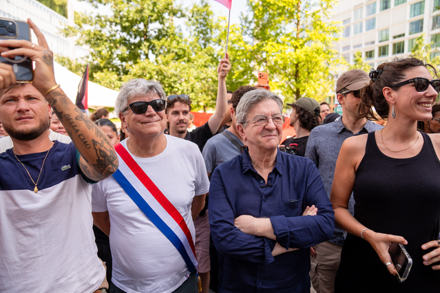 Melenchon, Fransa'daki lise protestolarında polis tutumuna 'kontrolden çıktı' dedi