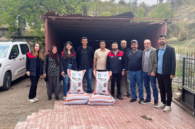Elazığ Ağın'daki üreticilere 2 ton kırmızı mercimek tohumu yüzde 70 hibeyle verildi