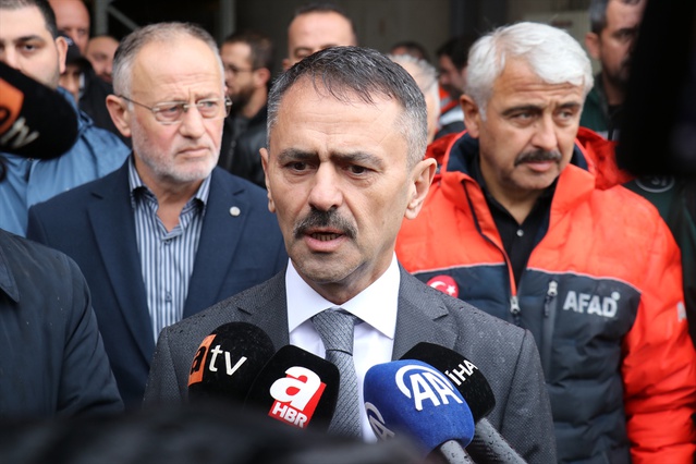 Kocaeli'de kayıp kişiyi arama çalışmaları ikinci gününde karadan ve denizden sürüyor