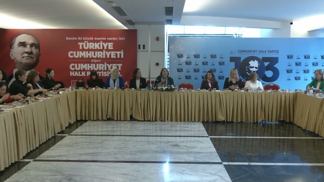 CHP Kadın Kolları Genel Başkanı Gülsever, 30 kadın muhtarla kahvaltıda buluştu