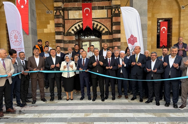 Gaziantep'te tarihi Tahtani Camii restorasyon sonrası yeniden ibadete açıldı