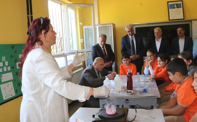 Köşk Başçayır Ortaokulu Bilim Fuarı, Kaymakam Taş'ın katılımıyla açıldı