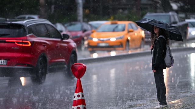 Sıcaklıklar sert düşecek, yurt genelinde sağanak etkili olacak