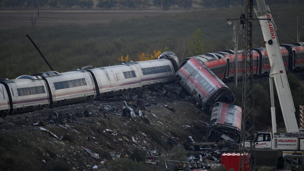 İspanya'da tren faciasının ardından 3 günlük ulusal yas ilan edildi
