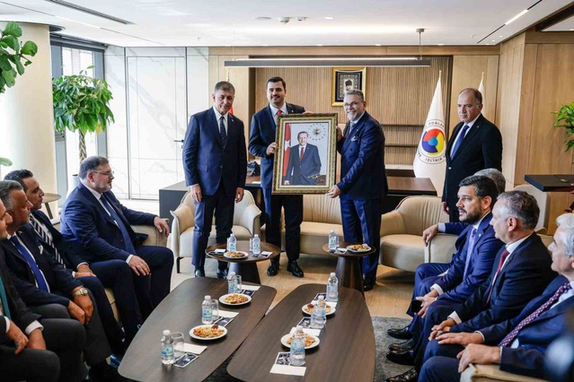 İzmir Büyükşehir Belediye Başkanı Tugay EBSO'da iş birliği çağrısı yaptı