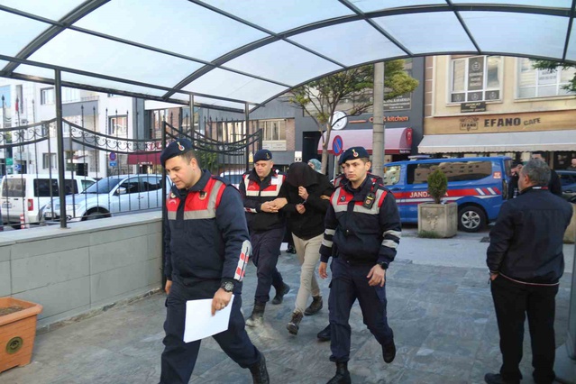 Eskişehir'de uyuşturucu operasyonunda 21 poşet kenevir ve tabanca ele geçirildi