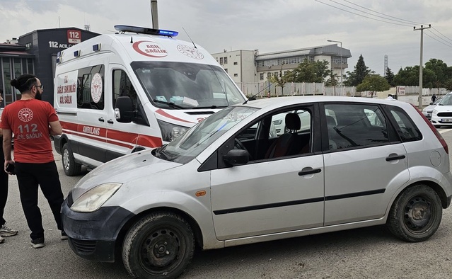 Hacı Bektaş-ı Veli Caddesi'nde otomobil ile ambulans çarpıştı, yaralanan olmadı