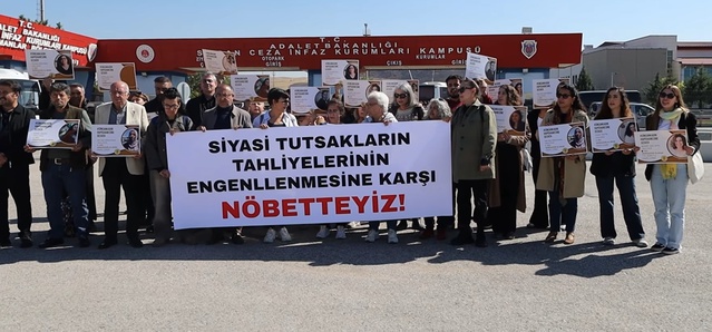 Sincan Cezaevi önünde en az 8 kadın tutsağın tahliyesinin engellenmesi protesto edildi