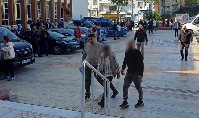 Yasak aşkta beklenmedik karşılaşma! Sevgilisinin evinde eşiyle karşılaştı, ortalık karıştı