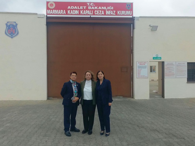 CHP'li vekiller Silivri'de tutuklu 3 belediye başkanını ziyaret etti
