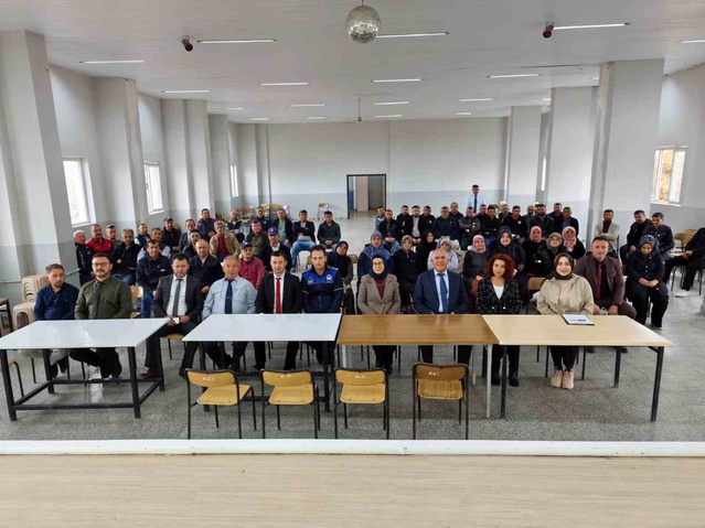 Hisarcık'ta belediye ve termal personeline teknoloji ve kadına şiddet eğitimi verildi