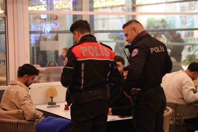Elazığ Emniyeti, okul güvenliği için öğrenci yurdu ve kafe çevresinde denetim yaptı