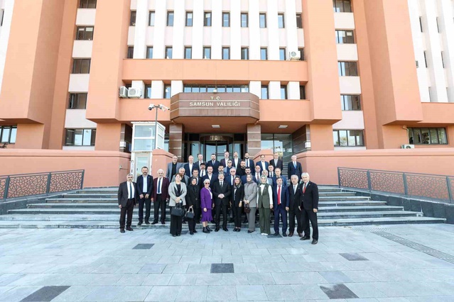 Samsun Valisi Orhan Tavlı, Muhtarlar Günü'nde muhtarlarla buluştu.