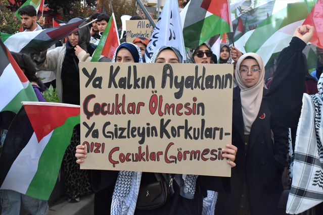 Van'da Gazze'ye destek için düzenlenen Aksa Tufanı Yürüyüşü'ne vatandaşlar katıldı