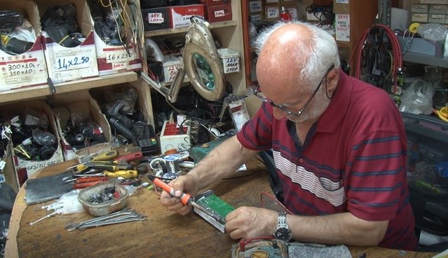 Eskişehir'de tamirci, elektrikli bisiklette parça akışının esnetilmesini istedi