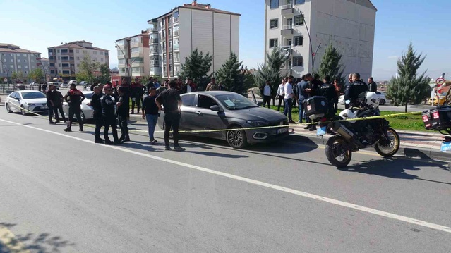 Sokak ortasında kanlı dehşet! 61 yaşındaki eşini bıçakladı, yakalanınca intihara kalkıştı