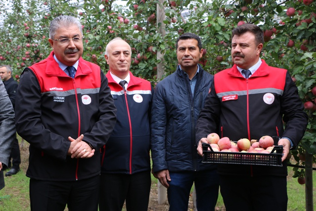 Eskişehir Valisi Yılmaz, Mahmudiye'de 5 bin ton elma üretimi beklendiğini söyledi